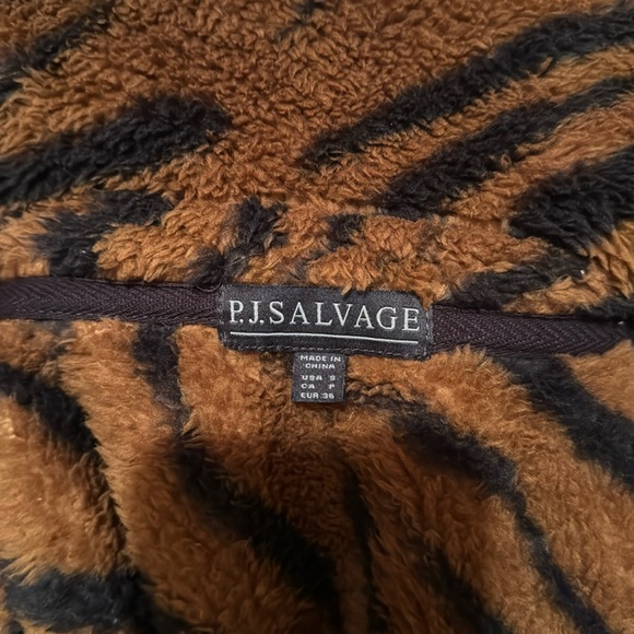 Tiger striped fuzzy jacket - Picture 2 of 4